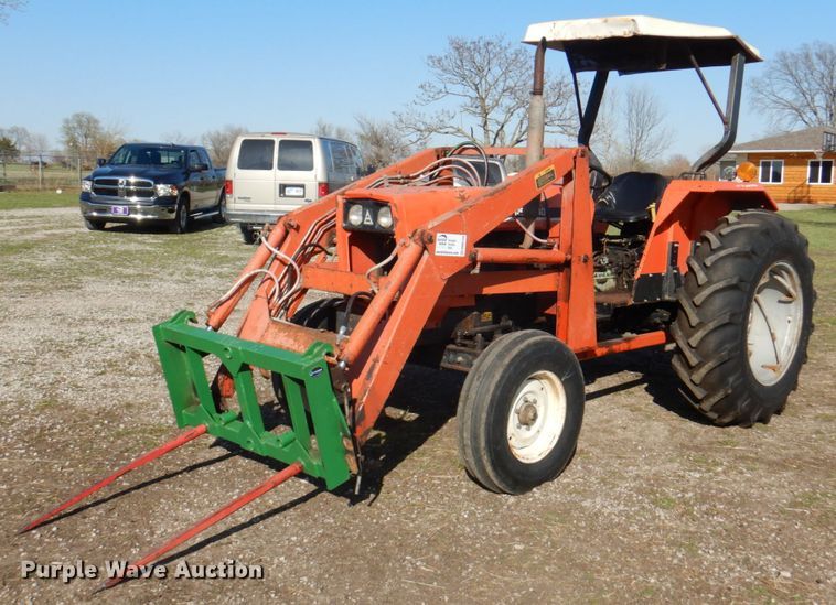 image for item DM6139 1982 Allis Chalmers 6140  tractor