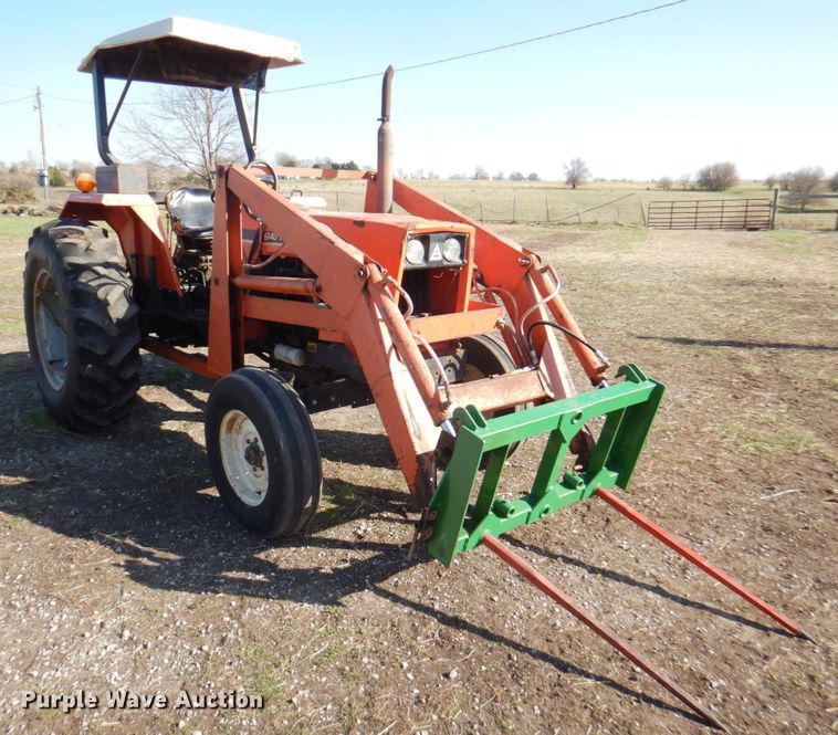 image for item DM6139 1982 Allis Chalmers 6140  tractor