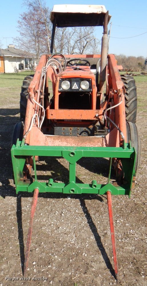 image for item DM6139 1982 Allis Chalmers 6140  tractor