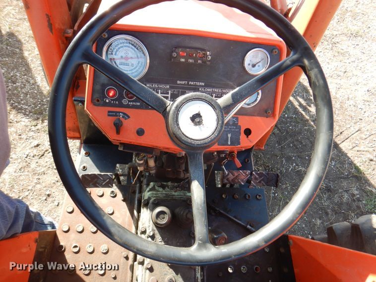 image for item DM6139 1982 Allis Chalmers 6140  tractor