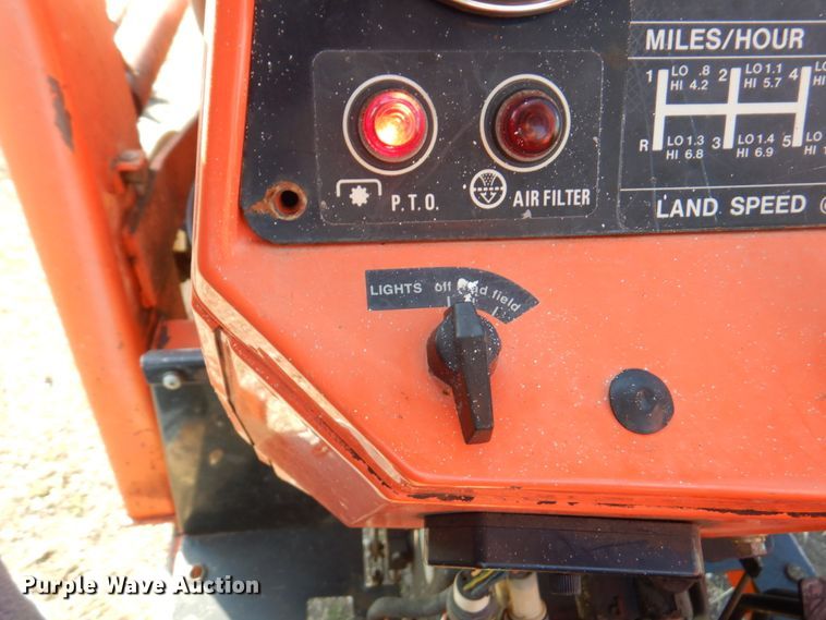image for item DM6139 1982 Allis Chalmers 6140  tractor