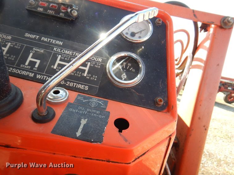 image for item DM6139 1982 Allis Chalmers 6140  tractor