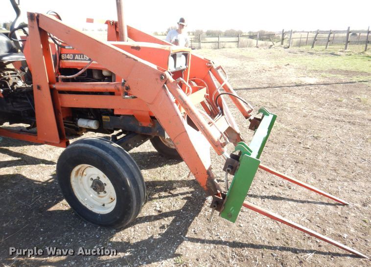 image for item DM6139 1982 Allis Chalmers 6140  tractor
