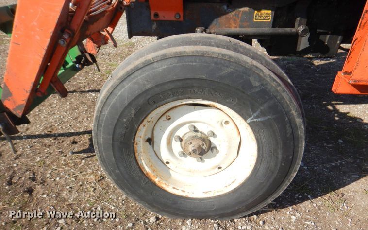 image for item DM6139 1982 Allis Chalmers 6140  tractor