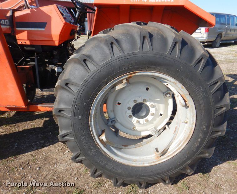 image for item DM6139 1982 Allis Chalmers 6140  tractor