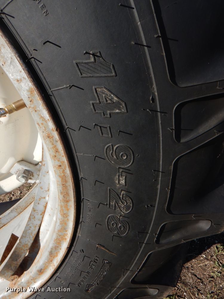 image for item DM6139 1982 Allis Chalmers 6140  tractor