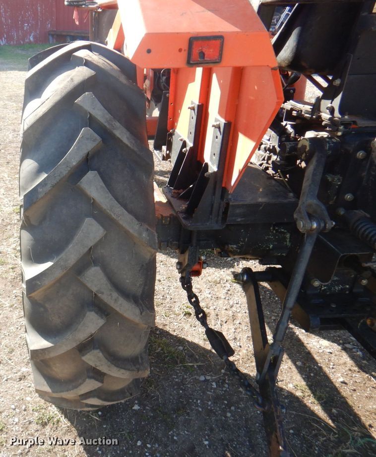 image for item DM6139 1982 Allis Chalmers 6140  tractor