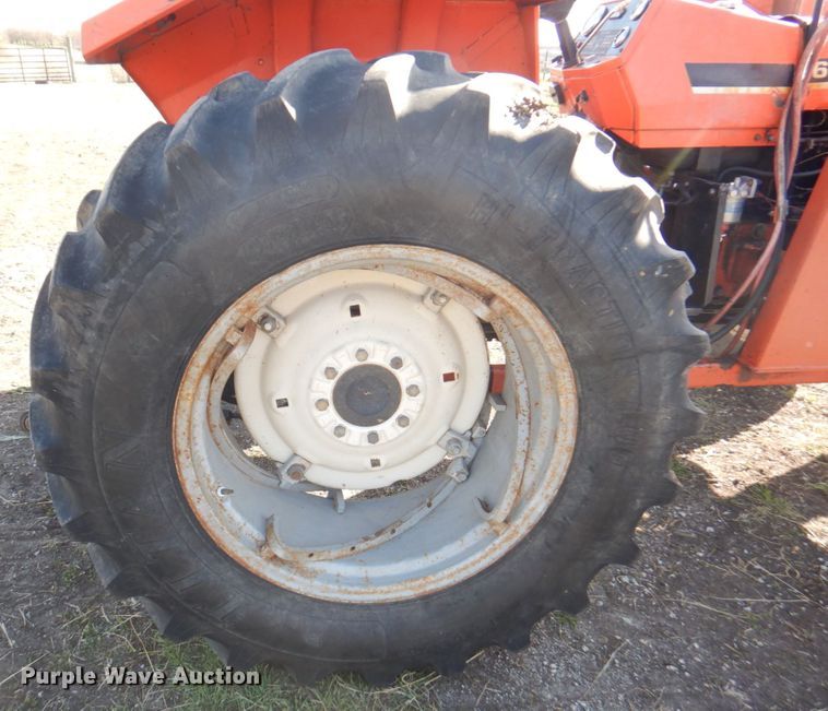 image for item DM6139 1982 Allis Chalmers 6140  tractor