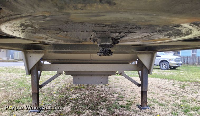 image for item DN6795 2015 Wilson DWH-550CB  grain trailer