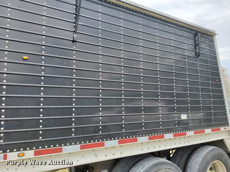 image for item DN6795 2015 Wilson DWH-550CB  grain trailer