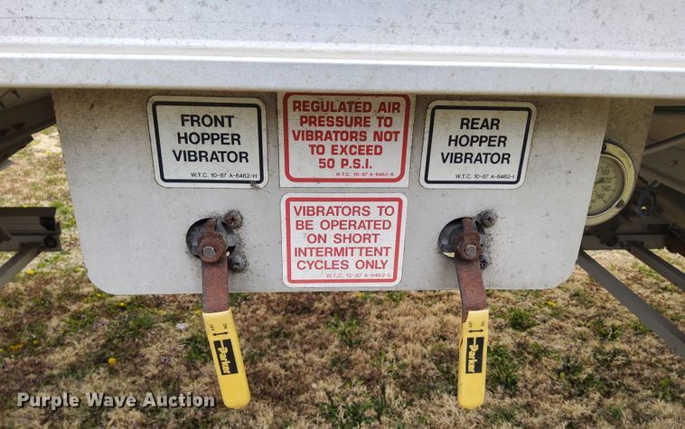 image for item DN6795 2015 Wilson DWH-550CB  grain trailer