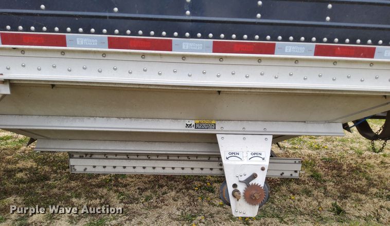 image for item DN6795 2015 Wilson DWH-550CB  grain trailer