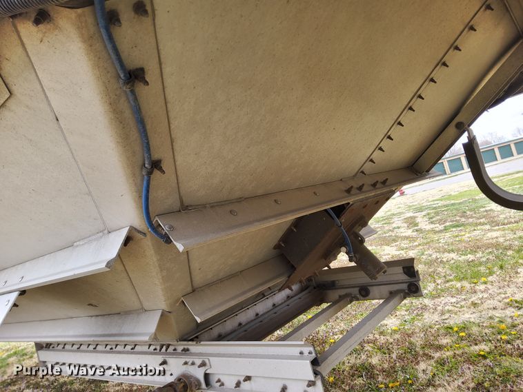 image for item DN6795 2015 Wilson DWH-550CB  grain trailer