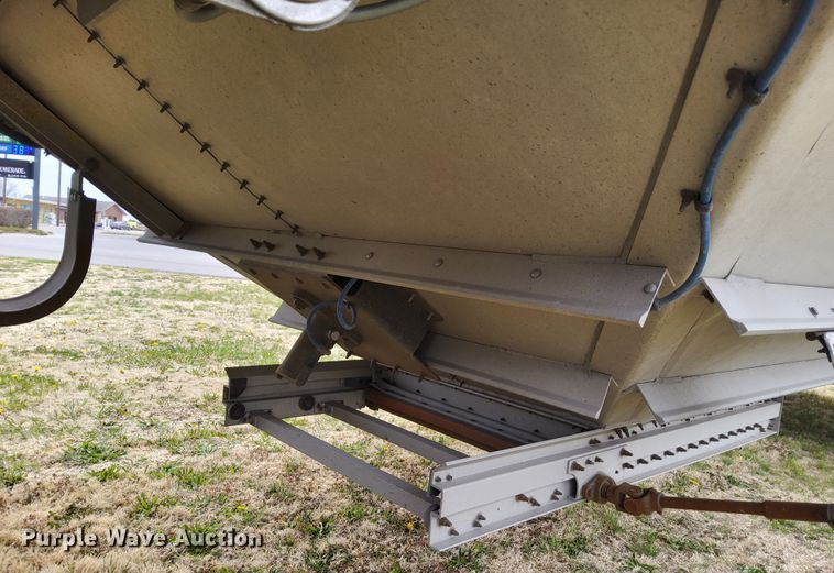 image for item DN6795 2015 Wilson DWH-550CB  grain trailer