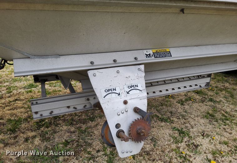 image for item DN6795 2015 Wilson DWH-550CB  grain trailer