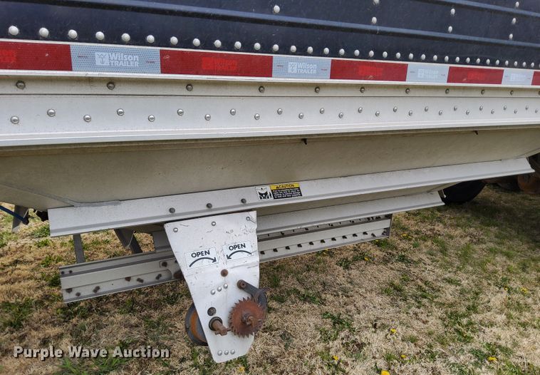 image for item DN6795 2015 Wilson DWH-550CB  grain trailer