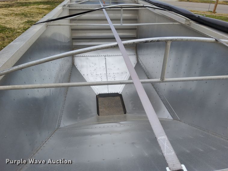 image for item DN6795 2015 Wilson DWH-550CB  grain trailer