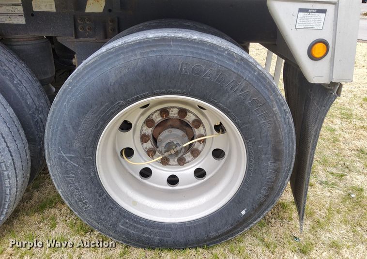 image for item DN6795 2015 Wilson DWH-550CB  grain trailer