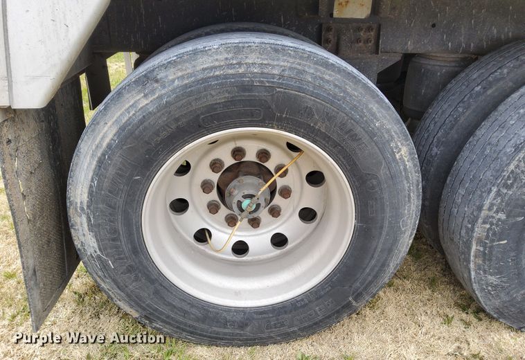 image for item DN6795 2015 Wilson DWH-550CB  grain trailer