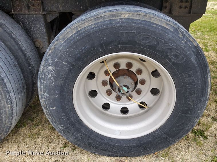 image for item DN6795 2015 Wilson DWH-550CB  grain trailer