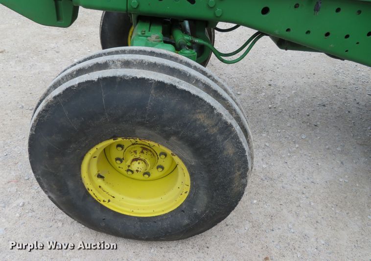 image for item DN7963 1994 John Deere 7800  tractor