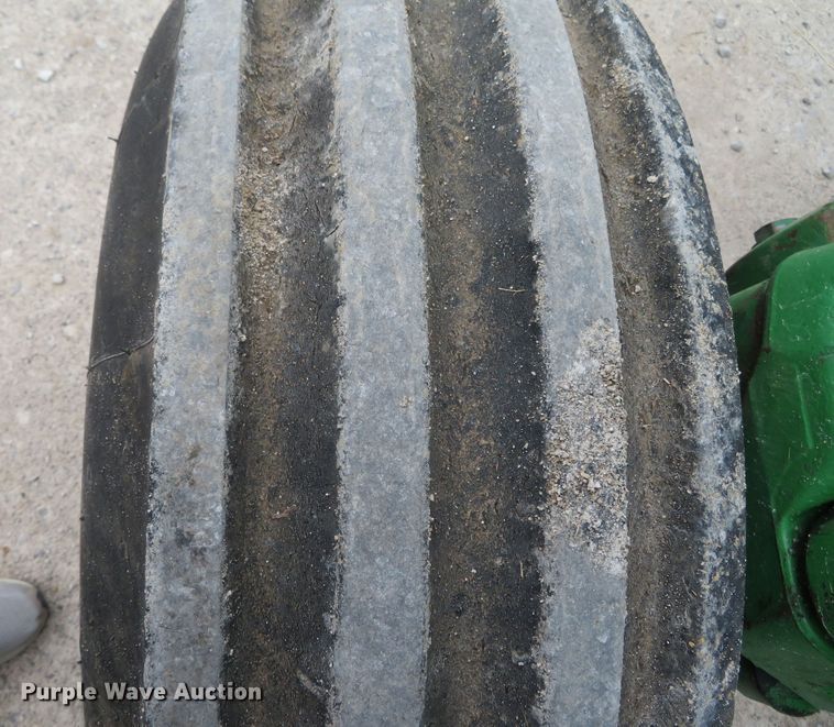 image for item DN7963 1994 John Deere 7800  tractor