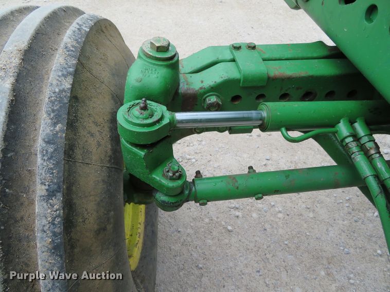 image for item DN7963 1994 John Deere 7800  tractor