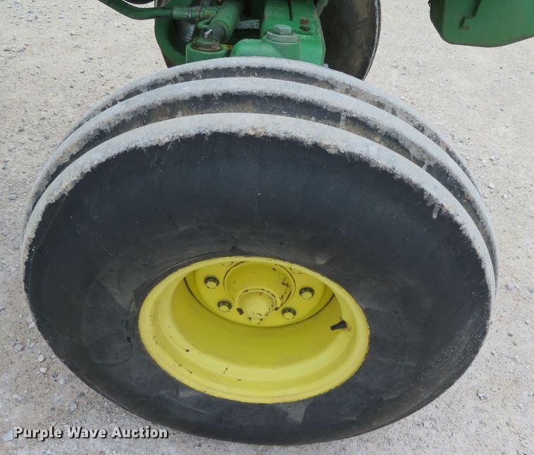 image for item DN7963 1994 John Deere 7800  tractor