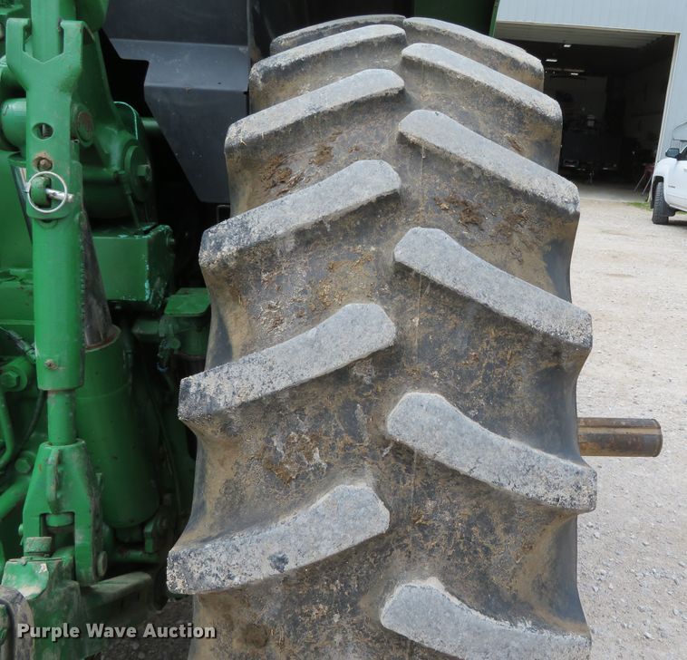 image for item DN7963 1994 John Deere 7800  tractor