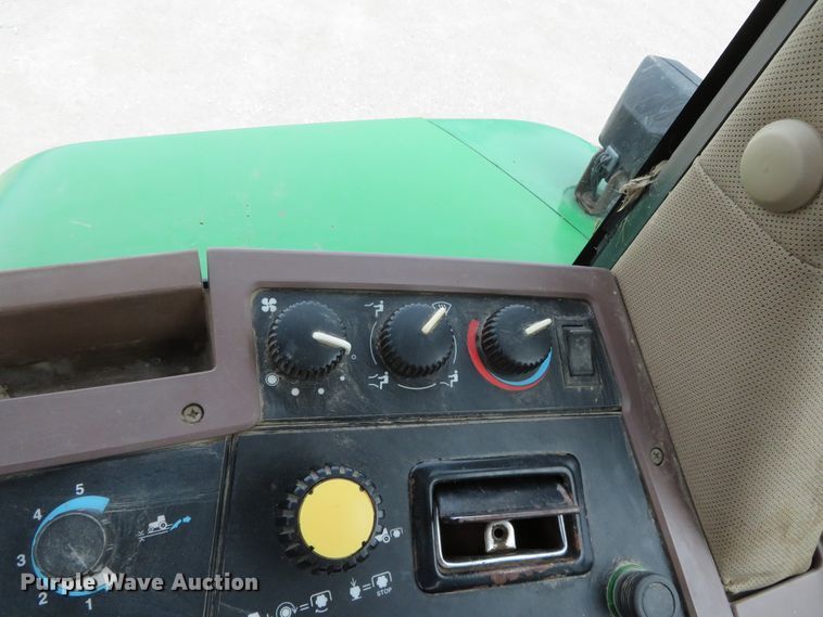 image for item DN7963 1994 John Deere 7800  tractor
