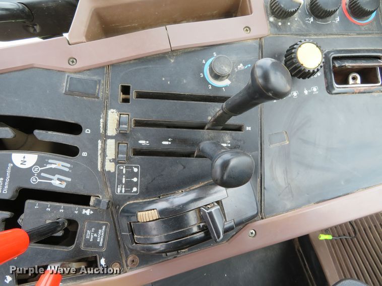 image for item DN7963 1994 John Deere 7800  tractor