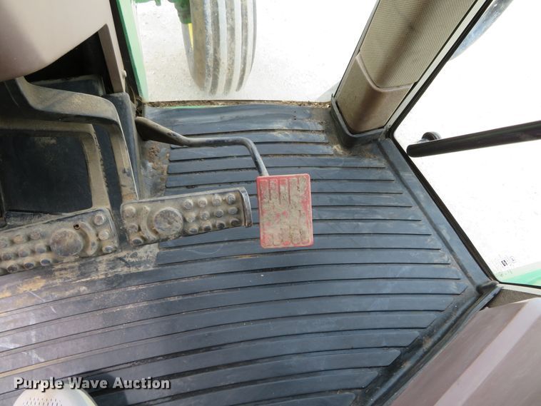 image for item DN7963 1994 John Deere 7800  tractor