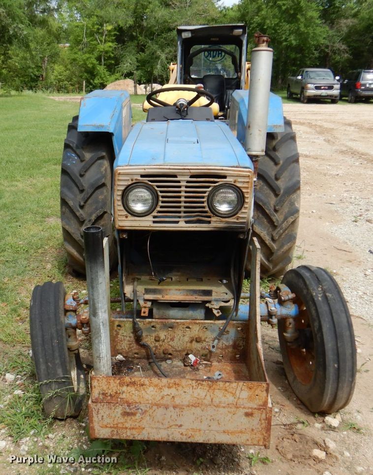 Long 510 tractor in Bryan, TX Item DP3978 sold Purple Wave