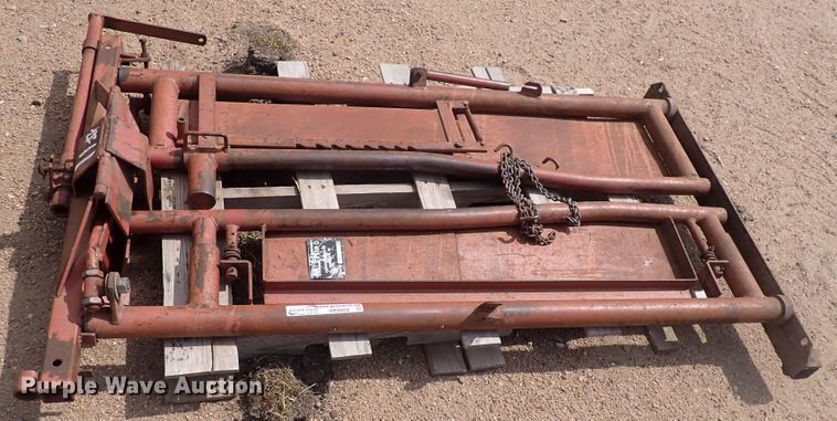 image for item HR9959 My-D Han-D  livestock squeeze chute head gate