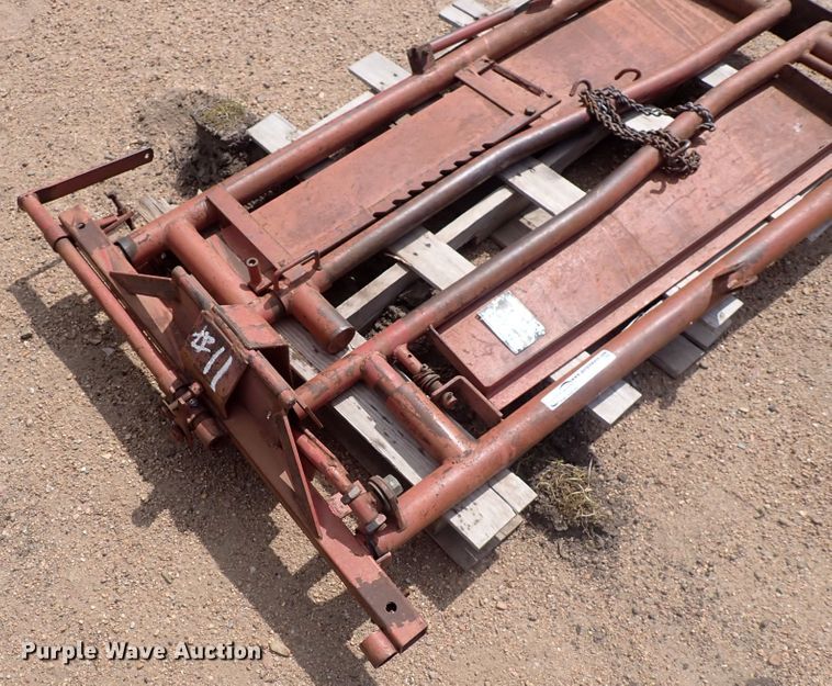 image for item HR9959 My-D Han-D  livestock squeeze chute head gate