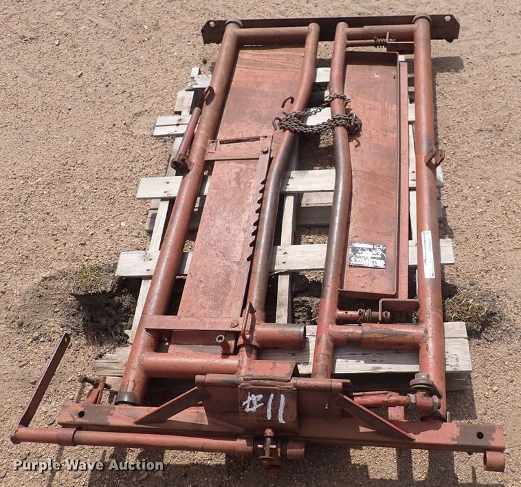 image for item HR9959 My-D Han-D  livestock squeeze chute head gate