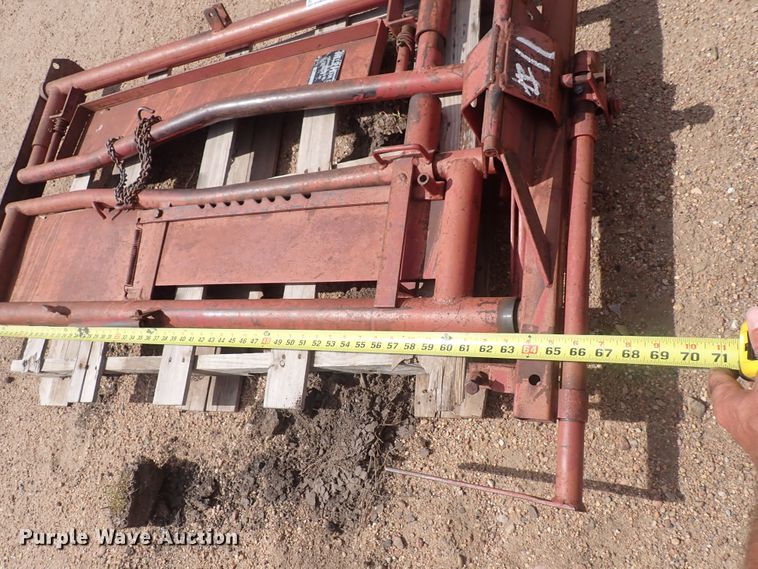 image for item HR9959 My-D Han-D  livestock squeeze chute head gate