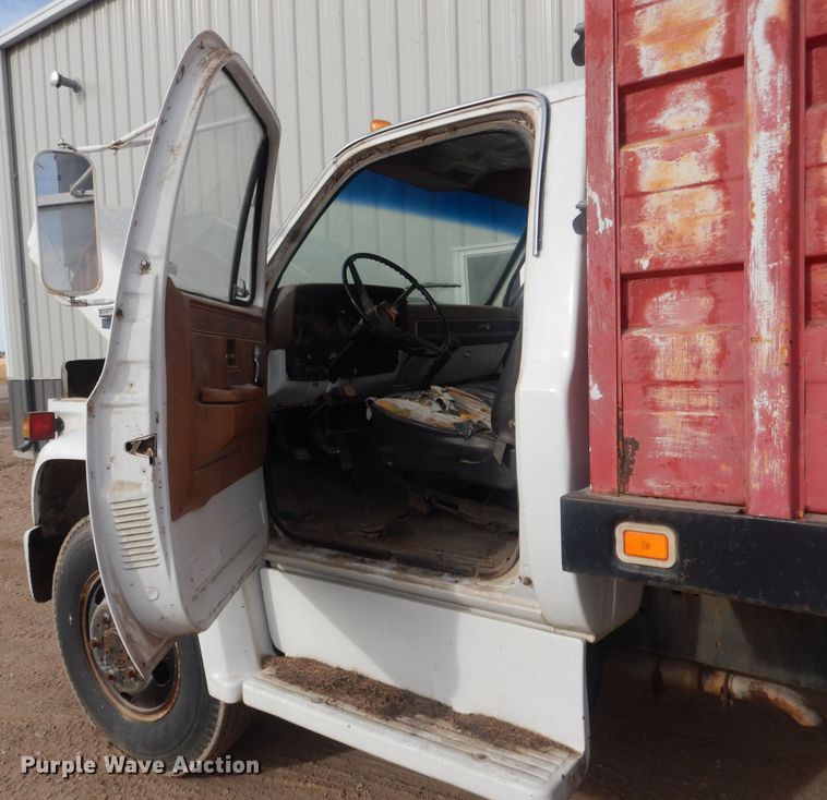 image for item HU9383 1989 GMC C60  grain truck