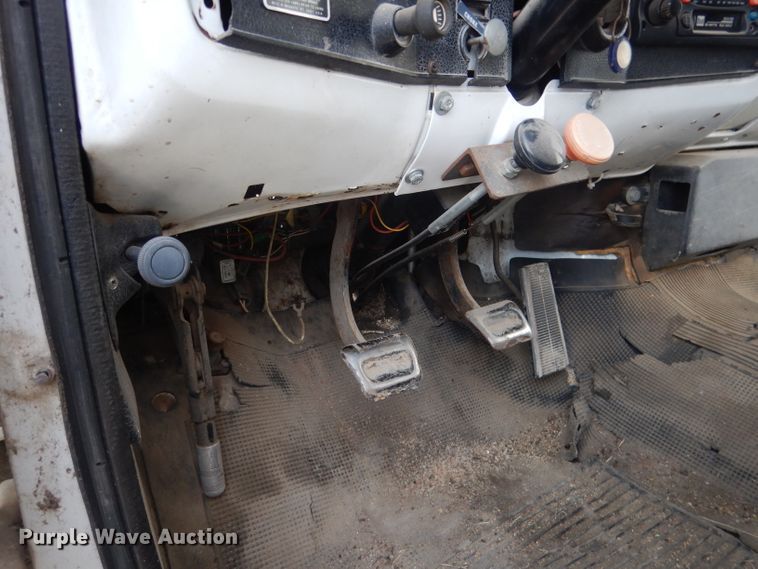 image for item HU9383 1989 GMC C60  grain truck