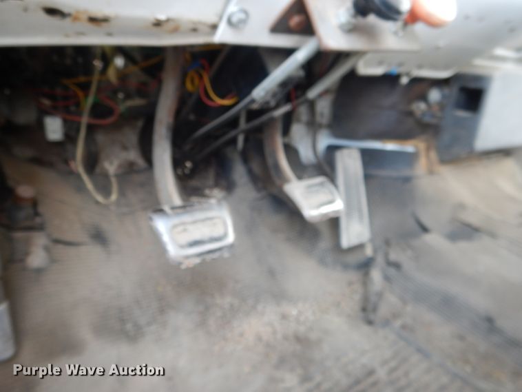 image for item HU9383 1989 GMC C60  grain truck