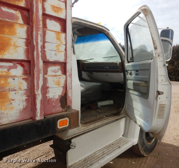 image for item HU9383 1989 GMC C60  grain truck