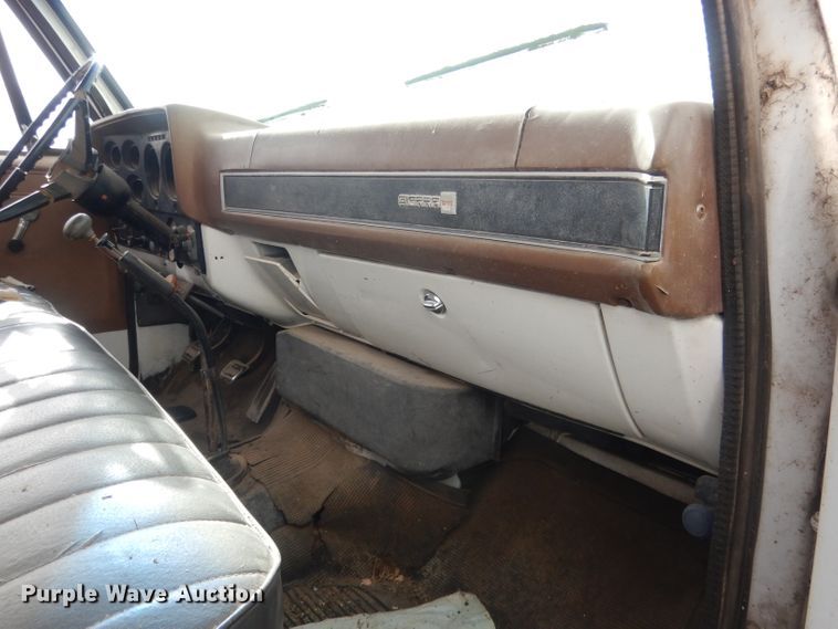 image for item HU9383 1989 GMC C60  grain truck