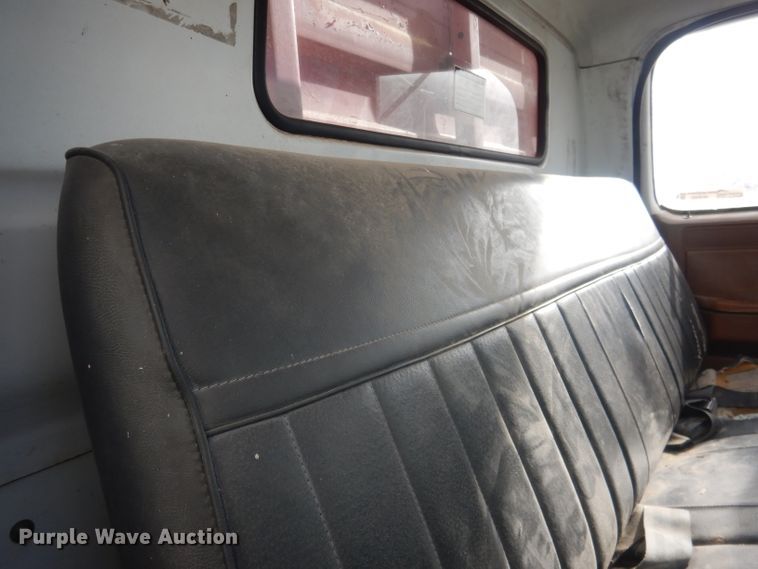 image for item HU9383 1989 GMC C60  grain truck