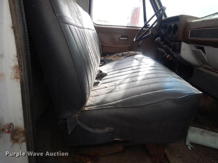 image for item HU9383 1989 GMC C60  grain truck