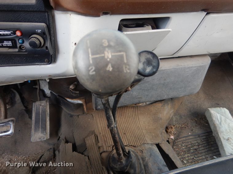 image for item HU9383 1989 GMC C60  grain truck