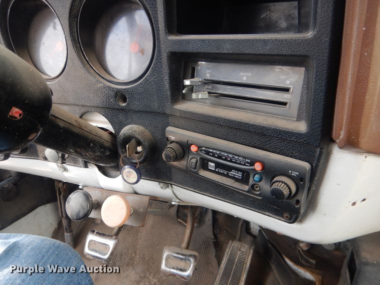 image for item HU9383 1989 GMC C60  grain truck