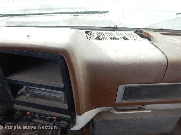 image for item HU9383 1989 GMC C60  grain truck