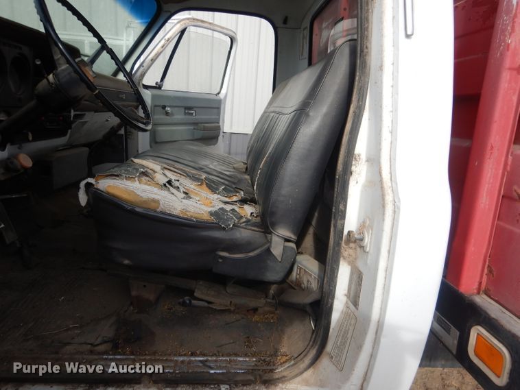 image for item HU9383 1989 GMC C60  grain truck