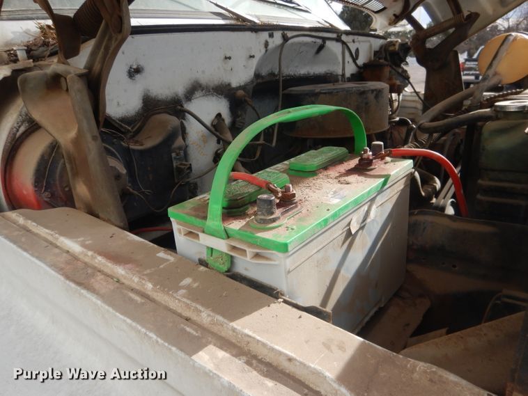 image for item HU9383 1989 GMC C60  grain truck