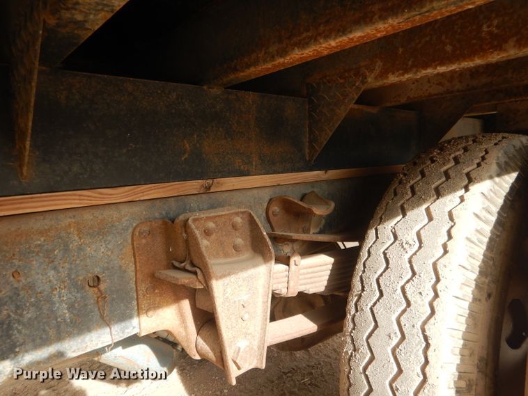 image for item HU9383 1989 GMC C60  grain truck